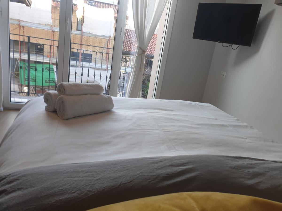 Michelangelo Apartments Кормано Екстериор снимка