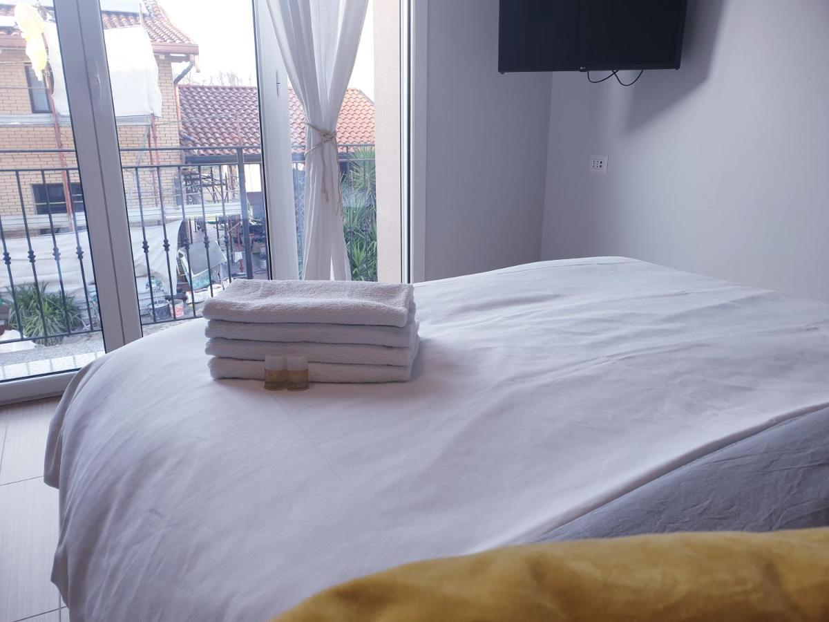 Michelangelo Apartments Кормано Екстериор снимка